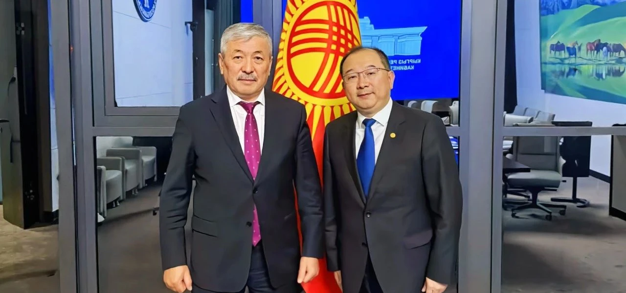 Xu Lu Visits Adylbek Kasymaliev, Prime Minister of the Kyrgyz Republic