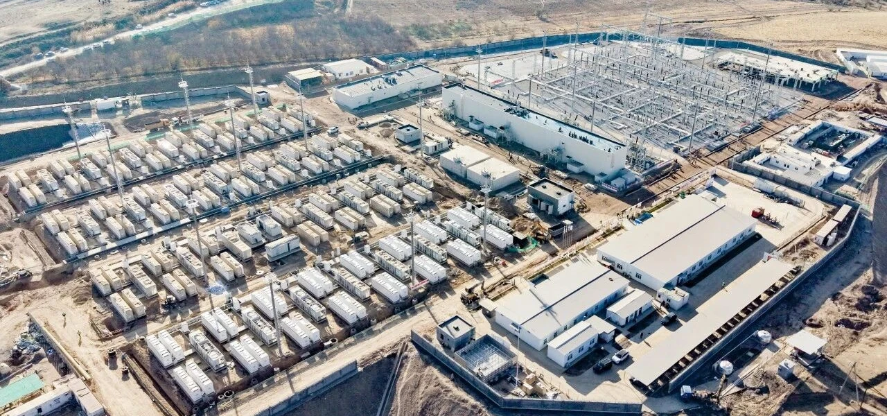 Maior Projeto de Armazenamento de Energia Eletroquímica da Ásia Central Conecta-se pela Primeira Vez à Rede