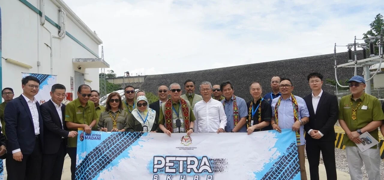 Malaysia’s Deputy Prime Minister Fadillah Yusof Visits Batang Ai Floating Solar Project