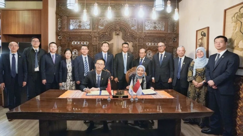 Lyu Zexiang Meets with Darmawan Prasodjo, President Director of PLN