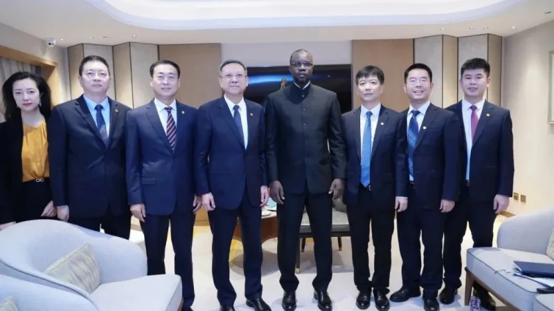Ni Zhen Reúne-se com Primeiro-Ministro do Senegal, Ousmane Sonko